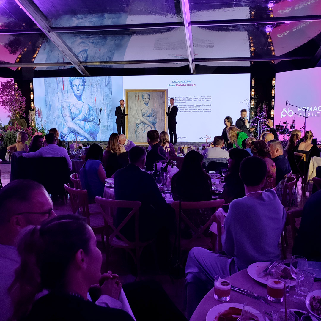 Aukcja duża rzeźba